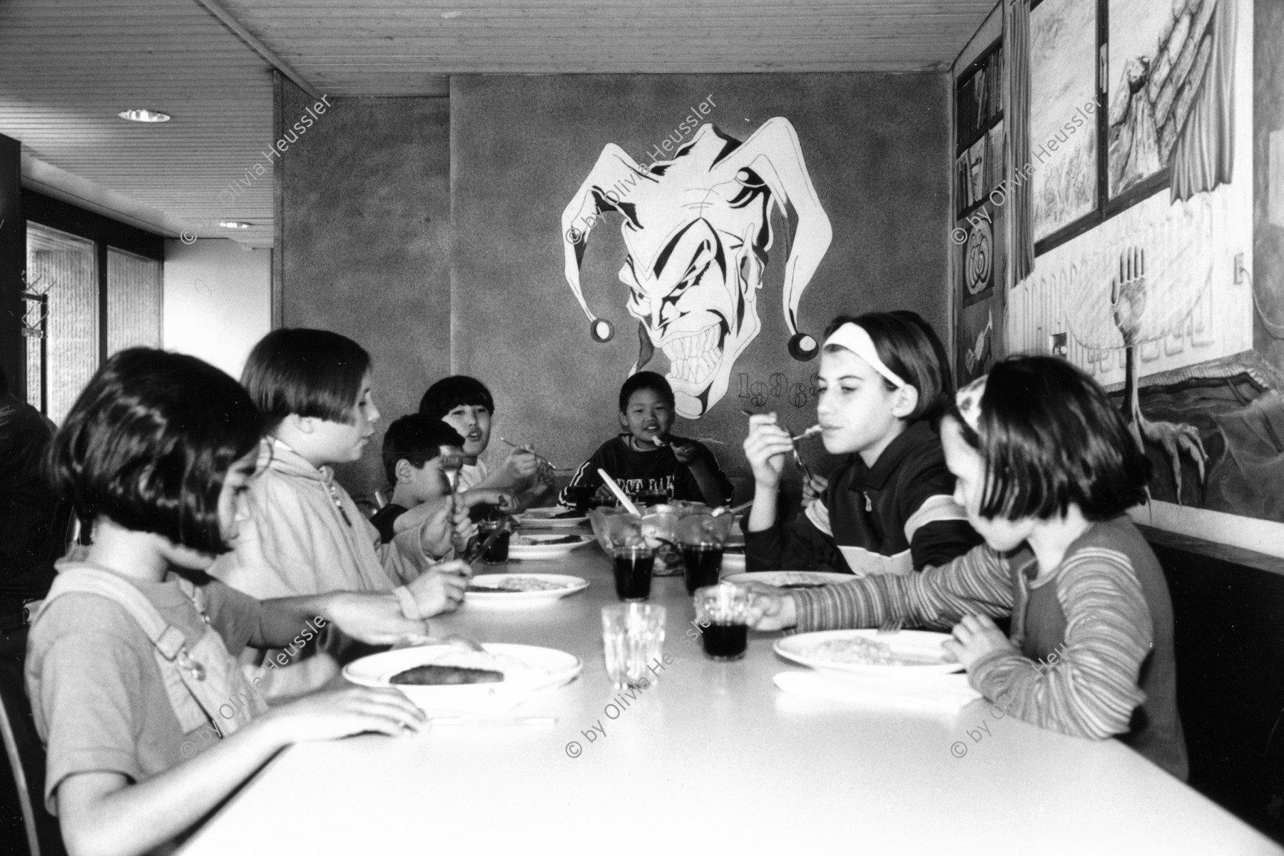 Image of sheet 19980310 photo 22: Mittagstisch für Schülerinnen. Zentrum Hardau. Amt für Soziokultur. Zürich 05.98
Lunch for students Aussersihl kreis vier 4 children table food eating Switzerland Europe kids playground animation children youth Jugendliche
© 1998, Olivia Heussler √