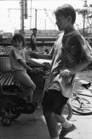 Image of sheet 19980340 photo 12: Kinderhaus Stromboli Zollstrasse Malen Claudia Hobi Zähneputzen Zürich 1998