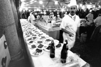 Image of sheet 19980400 photo 10: Bankett für die Gäste des 51. Film festival in Locarno wird vorbereitet. 12.08.98 banquet Kanton Tessin Ticino Switzerland swiss Europe food eating
© 1998, Olivia Heussler √