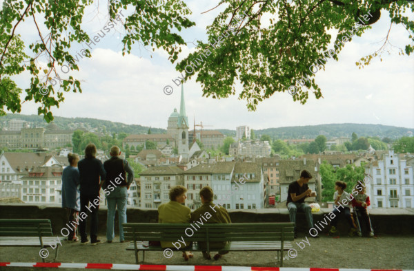 Image of sheet 19980410 photo 20: 1. Spielgruppentag auf dem Lindenhof Beatrice Künzi mit Patrick Rohner und Kinder Gina