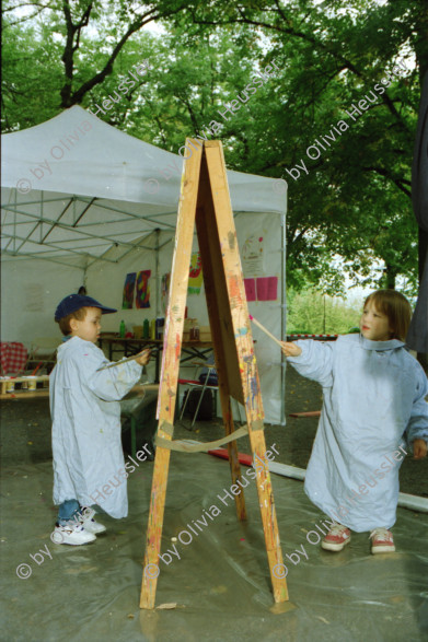 Image of sheet 19980410 photo 22: 1. Spielgruppentag auf dem Lindenhof Beatrice Künzi mit Patrick Rohner und Kinder Gina