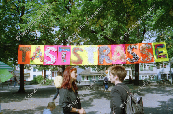 Image of sheet 19980410 photo 37: 1. Spielgruppentag auf dem Lindenhof Beatrice Künzi mit Patrick Rohner und Kinder Gina