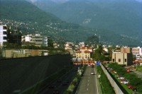 Image of sheet 19980450 photo 29: Alis feiert 1. Geburtstag mit ihrer Grossmutter aus Nicaragua Victoria Salinas Hegibachstrasse Zürich
Paolo Poloni stellt Fondovalle vor. Paulina Autorin mit Regula Bochsler im Locarno Filmfestival. Morettina. Kantonsstrasse Valle Maggia mit Maggia