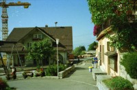 Image of sheet 19990100 photo 32: stillgelegter Camping in Gordevio wegen Einrichtung Naturpark mit Linda Herzog und Luzian mit Alis Wasser der Maggia Nebenfluss Naturlandschaft. Pflanzen Schneeverbauungen auf der Rigi bei Kaltbad alte Kohle Dampflokomotive mit Führer
1999 Tessin