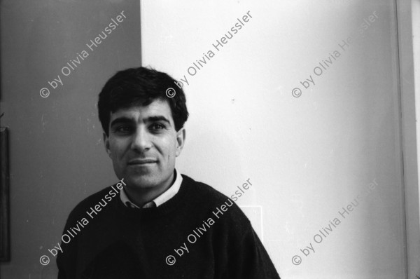 Image of sheet 19990150 photo 10: Portrait des kurdisch-schweizerischen Schriftstellers Yusuf Yesilöz in Zürich (auch Dia).