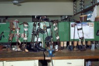 Image of sheet 19991207 photo 517: Africa Afrika Tansania 1999
Im Atelier für Prothesen.
Dar es Salaam Dr. Uma Grob Clinic Moi
√

© 1999, OLIVIA HEUSSLER www.clic.li