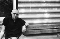 Image of sheet 20000020 photo 2: Antonella Martegani Pucci im Gespräch mit  Quartierhaus Kreis 5 Zürich 2000 für WOZ Heinz Nigg
