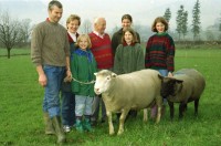 Image of sheet 20000230 photo 9: Schafzucht mit Biofleisch Bauernhof Landwirtschaft Schafe und Mädchen Kind