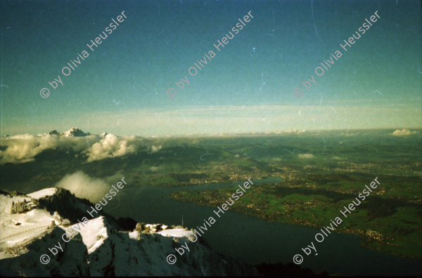 Image of sheet 20000290 photo 16: Magadino ebene Tessin überflutet Ueberflutung Überflutung 
Rigi Alis Raoul Batantu Chudi Bürgi Schnee Aussicht auf See
November 2000
Jaqueline Lilian Redaktion SF Schweizer Familie alte Mac G3 Baslerstrasse 
Alis Heussler geschminkt in Krippe Kinderfest Artergut Internationaler Tag des Kindes 20.Nov. 2000