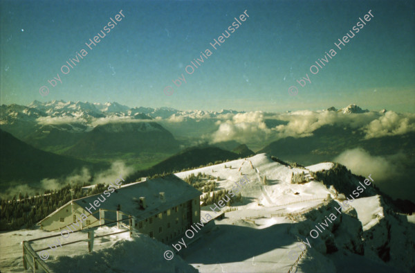 Image of sheet 20000290 photo 17: Magadino ebene Tessin überflutet Ueberflutung Überflutung 
Rigi Alis Raoul Batantu Chudi Bürgi Schnee Aussicht auf See
November 2000
Jaqueline Lilian Redaktion SF Schweizer Familie alte Mac G3 Baslerstrasse 
Alis Heussler geschminkt in Krippe Kinderfest Artergut Internationaler Tag des Kindes 20.Nov. 2000