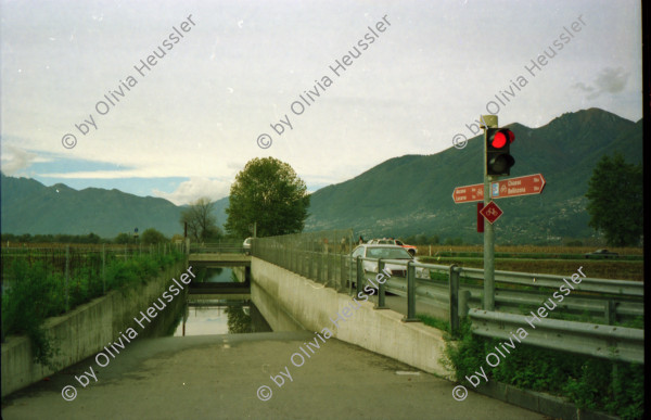 Image of sheet 20000290 photo 6: Magadino ebene Tessin überflutet Ueberflutung Überflutung 
Rigi Alis Raoul Batantu Chudi Bürgi Schnee Aussicht auf See
November 2000
Jaqueline Lilian Redaktion SF Schweizer Familie alte Mac G3 Baslerstrasse 
Alis Heussler geschminkt in Krippe Kinderfest Artergut Internationaler Tag des Kindes 20.Nov. 2000