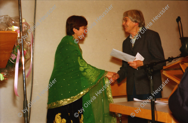 Image of sheet 20010040 photo 17: Dr. Sima Samar erhält den Paul-Grüninger-Preis in der Höhe von 50 000 Franken für ihren Einsatz zugunsten des Rechts auf Gesundheit und Bildung von Frauen und Mädchen in Afghanistan