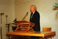 Image of sheet 20010040 photo 2: Dr. Sima Samar erhält den Paul-Grüninger-Preis in der Höhe von 50 000 Franken für ihren Einsatz zugunsten des Rechts auf Gesundheit und Bildung von Frauen und Mädchen in Afghanistan www.shuhada.org.af sowie für ihr Engagement zugunsten von Flüchtlingen in Pakistan. Die Schwester von Paul Grüninger; Ruth Roduner-Grüninger (28.10.1921-29.12.2021), Paul Rechsteiner Die Laudatio hält Arnold Hottinger, Journalist und ehemaliger NZZ-Korrespondent für den arabischen Raum.
Das afghanische Frauenministerium (engl.: Islamic Republic of Afghanistan: Ministry of Women's Affairs) ist ein nach dem Sturz der Taliban in Afghanistan geschaffenes Ministerium. Ihm obliegt die Stärkung der Rechte der Frauen in Afghanistan.