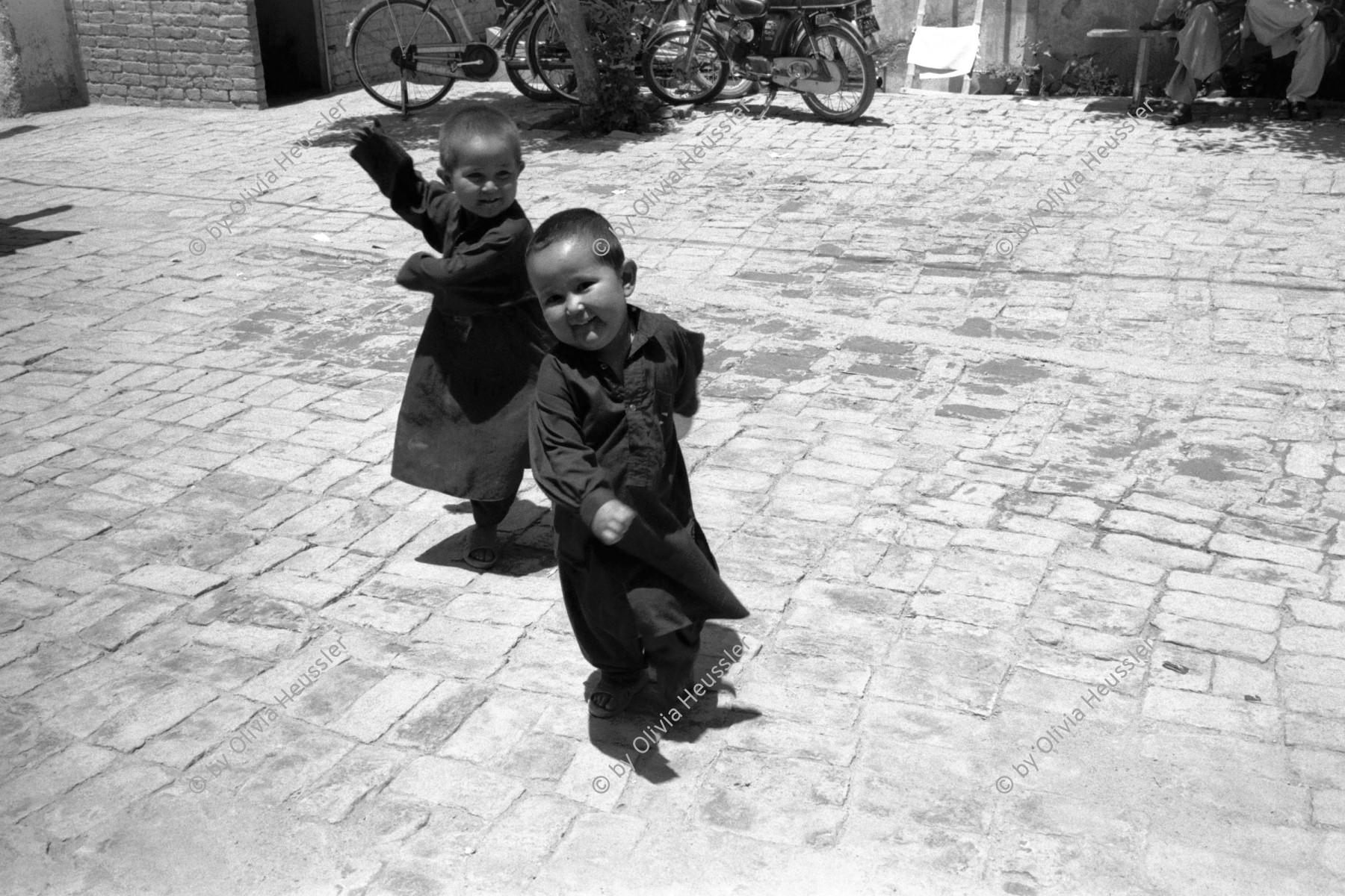 Image of sheet 20010070 photo 17: Mehr Abad Quetta, Baluchistan Pakistan 2001

Hazara Boys twins are playing. 
Zwei
Hazāra (Persian: هزاره‎) are a Persian-speaking people who mainly live in central Afghanistan. They are overwhelmingly Twelver Shia Muslims and comprise the third largest ethnic group of Afghanistan, forming about 9% (according to other sources up to 19%) of the total population. More than 650,000 Hazara live in neighbouring Pakistan (mostly settled in Quetta) and an estimated one million in Iran.willinge spielen.
 
Belutschistan (persisch ‏بلوچستان‎) ist eine Region im Iranischen Hochland, die sich über den Osten Irans, den Süden Afghanistans und den Südwesten Pakistans erstreckt. Die Fläche beträgt etwa 300.000 km². √

ONE TIME NON EXCLUSIVE EDITORIAL RIGHTS ONLY- NO ARCHIVING-NO THIRD PARTY DISTRIBUTION

© 2001, by OLIVIA HEUSSLER / www.clic.li