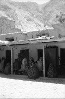 Image of sheet 20010070 photo 4: Pakistan Quetta Baluchistan 2001
Die afghanische Aerztin Dr. Sima Samar ist Hazara und arbeitet in ihrer Shuada Klinik in Mariabad im Spital.Sie empfängt Patientinnen Frauen und ihre Kinder im Sprechzimmer Paschtuninnen und Hazara Ihre Organisation unterstützt Hazara Flüchtlinge aus Afghanistan Gruppenbild Hazara Mädchen mit Leishmaniose. Die meisten Kleinkinder leiden an Diarröh Durchfallerkrankungen Durchfall  Familen Frauen tragen die Burka Mütter warten essen Väter mit Kinder  alter Hazara mit Nationalvogel Chukar Partridge Alectoris chukar im Käfig

Hazāra (Persian: هزاره‎) are a Persian-speaking people who mainly live in central Afghanistan. They are overwhelmingly Twelver Shia Muslims and comprise the third largest ethnic group of Afghanistan, forming about 9% (according to other sources up to 19%) of the total population. More than 650,000 Hazara live in neighbouring Pakistan (mostly settled in Quetta) and an estimated one million in Iran.

Balochistan (Balochi: بلوچستان) or Baluchistan[1] (lit. Land of the Baloch) is an arid, desert and mountainous region on the Iranian plateau in south-western Asia, northwest of the Indian Ocean near the Persian Gulf. It mainly includes southwestern Pakistan, southeastern Iran and a smaller section of southwestern Afghanistan.

Belutschistan (persisch ‏بلوچستان‎) ist eine Region im Iranischen Hochland, die sich über den Osten Irans, den Süden Afghanistans und den Südwesten Pakistans erstreckt. Die Fläche beträgt etwa 300.000 km².