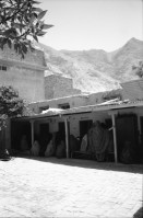 Image of sheet 20010070 photo 7: Pakistan Quetta Baluchistan 2001
Die afghanische Aerztin Dr. Sima Samar ist Hazara und arbeitet in ihrer Shuada Klinik in Mariabad im Spital.Sie empfängt Patientinnen Frauen und ihre Kinder im Sprechzimmer Paschtuninnen und Hazara Ihre Organisation unterstützt Hazara Flüchtlinge aus Afghanistan Gruppenbild Hazara Mädchen mit Leishmaniose. Die meisten Kleinkinder leiden an Diarröh Durchfallerkrankungen Durchfall  Familen Frauen tragen die Burka Mütter warten essen Väter mit Kinder  alter Hazara mit Nationalvogel Chukar Partridge Alectoris chukar im Käfig

Hazāra (Persian: هزاره‎) are a Persian-speaking people who mainly live in central Afghanistan. They are overwhelmingly Twelver Shia Muslims and comprise the third largest ethnic group of Afghanistan, forming about 9% (according to other sources up to 19%) of the total population. More than 650,000 Hazara live in neighbouring Pakistan (mostly settled in Quetta) and an estimated one million in Iran.

Balochistan (Balochi: بلوچستان) or Baluchistan[1] (lit. Land of the Baloch) is an arid, desert and mountainous region on the Iranian plateau in south-western Asia, northwest of the Indian Ocean near the Persian Gulf. It mainly includes southwestern Pakistan, southeastern Iran and a smaller section of southwestern Afghanistan.

Belutschistan (persisch ‏بلوچستان‎) ist eine Region im Iranischen Hochland, die sich über den Osten Irans, den Süden Afghanistans und den Südwesten Pakistans erstreckt. Die Fläche beträgt etwa 300.000 km².