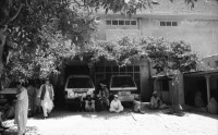 Image of sheet 20010070 photo 8: Pakistan Quetta Baluchistan 2001
Die afghanische Aerztin Dr. Sima Samar ist Hazara und arbeitet in ihrer Shuada Klinik in Mariabad im Spital.Sie empfängt Patientinnen Frauen und ihre Kinder im Sprechzimmer Paschtuninnen und Hazara Ihre Organisation unterstützt Hazara Flüchtlinge aus Afghanistan Gruppenbild Hazara Mädchen mit Leishmaniose. Die meisten Kleinkinder leiden an Diarröh Durchfallerkrankungen Durchfall  Familen Frauen tragen die Burka Mütter warten essen Väter mit Kinder  alter Hazara mit Nationalvogel Chukar Partridge Alectoris chukar im Käfig

Hazāra (Persian: هزاره‎) are a Persian-speaking people who mainly live in central Afghanistan. They are overwhelmingly Twelver Shia Muslims and comprise the third largest ethnic group of Afghanistan, forming about 9% (according to other sources up to 19%) of the total population. More than 650,000 Hazara live in neighbouring Pakistan (mostly settled in Quetta) and an estimated one million in Iran.

Balochistan (Balochi: بلوچستان) or Baluchistan[1] (lit. Land of the Baloch) is an arid, desert and mountainous region on the Iranian plateau in south-western Asia, northwest of the Indian Ocean near the Persian Gulf. It mainly includes southwestern Pakistan, southeastern Iran and a smaller section of southwestern Afghanistan.

Belutschistan (persisch ‏بلوچستان‎) ist eine Region im Iranischen Hochland, die sich über den Osten Irans, den Süden Afghanistans und den Südwesten Pakistans erstreckt. Die Fläche beträgt etwa 300.000 km².