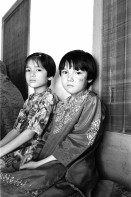 Image of sheet 20010071 photo 1: Two Hazara girls with Leishmaniasis a disease caused by protozoan parasites Mehr Abad, Pakistan Quetta Baluchistan, 2001.
Zwei Hazara Mädchen mit Leishmaniose. 

ONE TIME NON EXCLUSIVE EDITORIAL RIGHTS ONLY- NO ARCHIVING-NO THIRD PARTY DISTRIBUTION