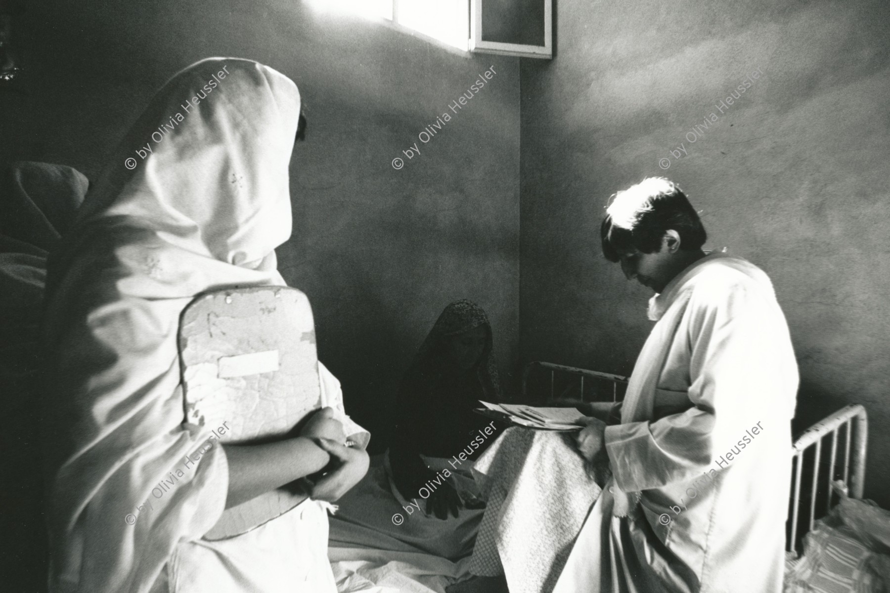 Image of sheet 20010073 photo 28: Die afghanische Aerztin Dr. Sima Samar in ihrer Shuada Klinik in Mehr Abad, Quetta, Pakistan 2001.




ONE TIME NON EXCLUSIVE EDITORIAL RIGHTS ONLY- NO ARCHIVING-NO THIRD PARTY DISTRIBUTION

© 2001, by OLIVIA HEUSSLER