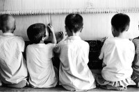 Image of sheet 20010076 photo 12: Hazara Kinder an der Arbeit beim Teppich knüpfen, Mehr Abad, Quetta Pakistan 2001.
Kinderarbeit
Hazara children boys at work in the carpet production. childlabor labour

Hazāra (Persian: هزاره‎)