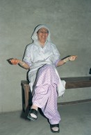 Image of sheet 20013001 photo 121: Die afghanische Aerztin Dr. Sima Samar in ihrer Shuada Klinik, Mariabad, Quetta Pakistan 2001.
Exhibition Photoforum Pasquart Bienne 2002 
150x100 cm
