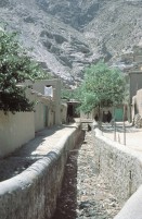 Image of sheet 20013001 photo 51: Pakistan Quetta Baluchistan 2001 Im ausgetrockneten Wasserkanal wird Abfall entsorgt.
Mari abad Stadtteil Dorf 


Hazāra (Persian: هزاره‎) are a Persian-speaking people who mainly live in central Afghanistan. They are overwhelmingly Twelver Shia Muslims and comprise the third largest ethnic group of Afghanistan, forming about 9% (according to other sources up to 19%) of the total population. More than 650,000 Hazara live in neighbouring Pakistan (mostly settled in Quetta) and an estimated one million in Iran. Balochistan (Balochi: بلوچستان) or Baluchistan[1] (lit. Land of the Baloch) is an arid, desert and mountainous region on the Iranian plateau in south-western Asia, northwest of the Indian Ocean near the Persian Gulf. It mainly includes southwestern Pakistan, southeastern Iran and a smaller section of southwestern Afghanistan. Belutschistan (persisch ‏بلوچستان‎) ist eine Region im Iranischen Hochland, die sich über den Osten Irans, den Süden Afghanistans und den Südwesten Pakistans erstreckt. Die Fläche beträgt etwa 300.000 km².