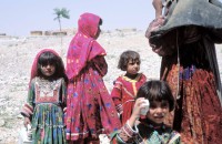 Image of sheet 20013001 photo 54: Pakistan Quetta Baluchistan 2001 
Paschtunen Kinder Mädchen Frauen suchen Trinkwasser. Belutschistan Pakistan Pashto

Balochistan (Balochi: بلوچستان) or Baluchistan[1] (lit. Land of the Baloch) is an arid, desert and mountainous region on the Iranian plateau in south-western Asia, northwest of the Indian Ocean near the Persian Gulf. It mainly includes southwestern Pakistan, southeastern Iran and a smaller section of southwestern Afghanistan. Belutschistan (persisch ‏بلوچستان‎) ist eine Region im Iranischen Hochland, die sich über den Osten Irans, den Süden Afghanistans und den Südwesten Pakistans erstreckt. Die Fläche beträgt etwa 300.000 km².