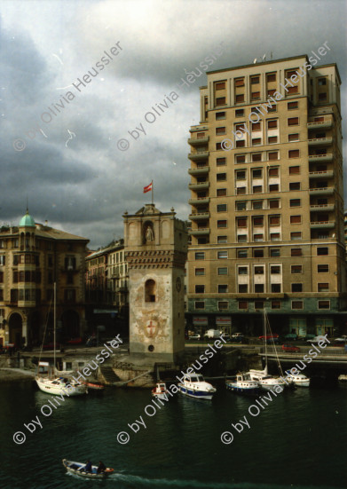 Image of sheet 20020020 photo 8: Abfalltonne Abfall Müll wird aus dem Kreuzfahrtschiff geladen. Genua Kreuzfahrt Hafen

Frauen arbeiten im Rotlichtmillieu beim Kings Club beim Paradeplatz Garderobe  Garderobenkasten Kästen Einsatzplan für FIZ Fraueninformationsbüro Zürich