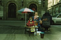 Image of sheet 20020040 photo 0: Barcelona Ramblas Strassenwischer Alis Heussler Gabrielle Attinger Tochter Kreuzfahrtschiff Costa Whirlpool auf Deck leere Liegebetten