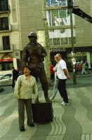 Image of sheet 20020040 photo 7: Barcelona Ramblas Strassenwischer Alis Heussler Gabrielle Attinger Tochter Kreuzfahrtschiff Costa Whirlpool auf Deck leere Liegebetten