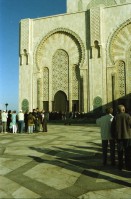 Image of sheet 20020060 photo 13: Wasserträger traditionell 
König Hassan Moschee Alis 
Taubenschwarm