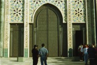 Image of sheet 20020060 photo 14: Wasserträger traditionell 
König Hassan Moschee Alis 
Taubenschwarm