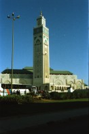 Image of sheet 20020060 photo 9: Wasserträger traditionell 
König Hassan Moschee Alis 
Taubenschwarm