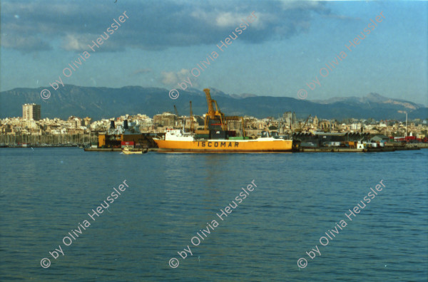 Image of sheet 20020080 photo 13: Personal Bedienung  Köche auf dem Kreuzfahrtschiff der Costa Viktoria
Alis Heussler Ferien Schifffahrt kreuzfahrt Hafen von Mallorca Touristen Pasagiere