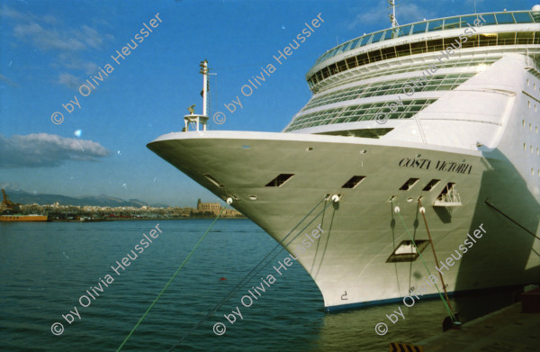 Image of sheet 20020080 photo 5: Personal Bedienung  Köche auf dem Kreuzfahrtschiff der Costa Viktoria
Alis Heussler Ferien Schifffahrt kreuzfahrt Hafen von Mallorca Touristen Pasagiere