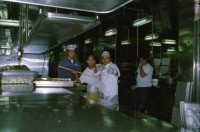 Image of sheet 20020090 photo 13: Köche und Servierpersonal Personal Bedienung auf dem Kreuzfahrtschiff der Costa Viktoria
Küchenpersonal Küche Ferien Schifffahrt kreuzfahrt Parmesan Eifelturm Buffet Kabine
Teller Gäste Dekoration