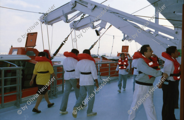 Image of sheet 20020090 photo 29: Köche und Servierpersonal Personal Bedienung auf dem Kreuzfahrtschiff der Costa Viktoria
Küchenpersonal Küche Ferien Schifffahrt kreuzfahrt Parmesan Eifelturm Buffet Kabine
Teller Gäste Dekoration