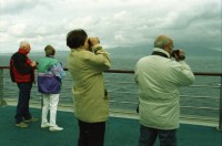 Image of sheet 20020100 photo 21: Personal Bedienung auf dem Kreuzfahrtschiff der Costa Viktoria Arbeiter renovieren 
Die Halbinsel Gibraaltar Touristen mit Feldstecher 
Ferien Schifffahrt kreuzfahrt