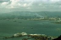 Image of sheet 20020110 photo 23: Affen Meriel und ihre Mutter mit Affen Flughafen Alis und Olivia Heussler
Die Halbinsel Gibraltar Touristen 
Ferien Schifffahrt kreuzfahrt