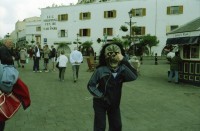 Image of sheet 20020110 photo 3: Affen Meriel und ihre Mutter mit Affen Flughafen Alis und Olivia Heussler
Die Halbinsel Gibraltar Touristen 
Ferien Schifffahrt kreuzfahrt