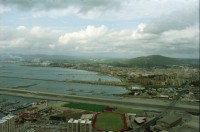 Image of sheet 20020110 photo 36: Affen Meriel und ihre Mutter mit Affen Flughafen Alis und Olivia Heussler
Die Halbinsel Gibraltar Touristen 
Ferien Schifffahrt kreuzfahrt