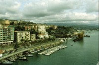 Image of sheet 20020130 photo 32: Personal Bedienung auf dem Kreuzfahrtschiff der Costa Viktoria Ankunft in Savona

Ferien Schifffahrt kreuzfahrt Spielcasino Familie macht Ferien Vergnügungssaal Angebot
Hafen von Savona Altstadt vom Schiff aus Personal Angestellte Arbeiterin aus den Filippinen