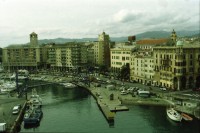 Image of sheet 20020130 photo 35: Personal Bedienung auf dem Kreuzfahrtschiff der Costa Viktoria Ankunft in Savona

Ferien Schifffahrt kreuzfahrt Spielcasino Familie macht Ferien Vergnügungssaal Angebot
Hafen von Savona Altstadt vom Schiff aus Personal Angestellte Arbeiterin aus den Filippinen