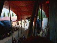 Image of sheet 20020200 photo 4: Die Expo.02 war die 6. Schweizer Landesausstellung und fand vom 15. Mai bis zum 20. Oktober 2002 im Drei-Seen-Land statt. Die Ausstellung bestand hauptsächlich aus fünf Arteplage genannten Ausstellungsgeländen, welche an den Seeufern der Städte Biel/Bienne, Murten, Neuenburg und Yverdon-les-Bains ausschliesslich für die Dauer der Exposition errichtet wurden; die fünfte Arteplage war eine umgebaute Kiesbarke, Arteplage mobile du Jura genannt, die zwischen den restlichen Arteplages verkehrte. Dabei vertrat jede Arteplage einen der fünf Organisations-Kantone Bern, Jura, Freiburg, Neuenburg und Waadt.
Ausflug Expo.02 mit Redaktion der Schweizer Familie Tamedia Schiff nach Neuenburg Sicht vom See 
Balz Fingerhuth Nebel Wolke Yverdon les Bains Plastikmantel Alis Heussler 4 1/2 jährig 2002 

Expo.02 was the 6th Swiss national exposition, which was held from 15 May to 20 October 2002. The exposition took place around the lakes of Neuchâtel, Bienne/Biel and Morat/Murten. It was divided into five sites, which were called Arteplages, due to the proximity of the water (some sites were actually partially or totally built on the water). The five Arteplages were located in Neuchâtel, Yverdon-les-Bains, Morat/Murten, Biel/Bienne and on a mobile barge traveling from one site to another. The barge represented the canton of Jura, which does not have access to any one of the three lakes.