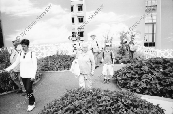 Image of sheet 20020361 photo 1: Expo 02 Neuchatel TGV Göschenen Hotel Mineralien Gotthard Souvenir Brücke Eisenbahntunnel Eingang Schlitten Post alter