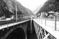 Image of sheet 20020361 photo 29: Göschenen Gotthard Souvenir Brücke Eisenbahn tunnel Eingang √ bridge north entrance Train Switzerland Transport public Canton Uri 

© 2002, OLIVIA HEUSSLER / www.clic.li