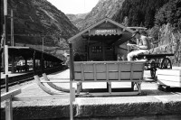 Image of sheet 20020361 photo 32: Holzschlitten der Post Ptt im Bahnhof Göschenen Gotthard Eisenbahn tunnel Eingang Schlitten alter Kanton Uri Schweiz Switzerland Transport 2002 √
© 2002, OLIVIA HEUSSLER / www.clic.li