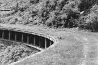 Image of sheet 20020370 photo 12: Wanderweg durch die Schöllenen auf der Gallerie der überdeckten Gotthardbahn  Gotthard
© 2002, OLIVIA HEUSSLER / www.clic.li
Reuss Tal
Kanton Uri, Schweiz 2002 √