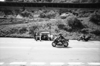 Image of sheet 20020370 photo 25: Schöllenen Nationalstrasse Motorrad Natelantenne Schild Fussgänger Automobil Wasser kocht Teufelsbrücke Auto Strasse Brücke Teufelsbrücke Reuss Kurve Tal