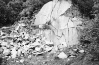 Image of sheet 20020430 photo 19: Gotthard Hospental Spruch von Göthe an Kapelle in Renovation  Mann am Fenster mit Mörser und Minen Militär Steinbruch Serpentin Chämleten oberhalb Hospental 
Kuh und Rinder vor Tagesabbruch Sicht auf Andermatt ins Urserental Landwirt Ludwig Müller und Familie vor der Alphütte auf dem Gamsboden Luftfilter Gotthard Strassentunnel Abluft Frischluft